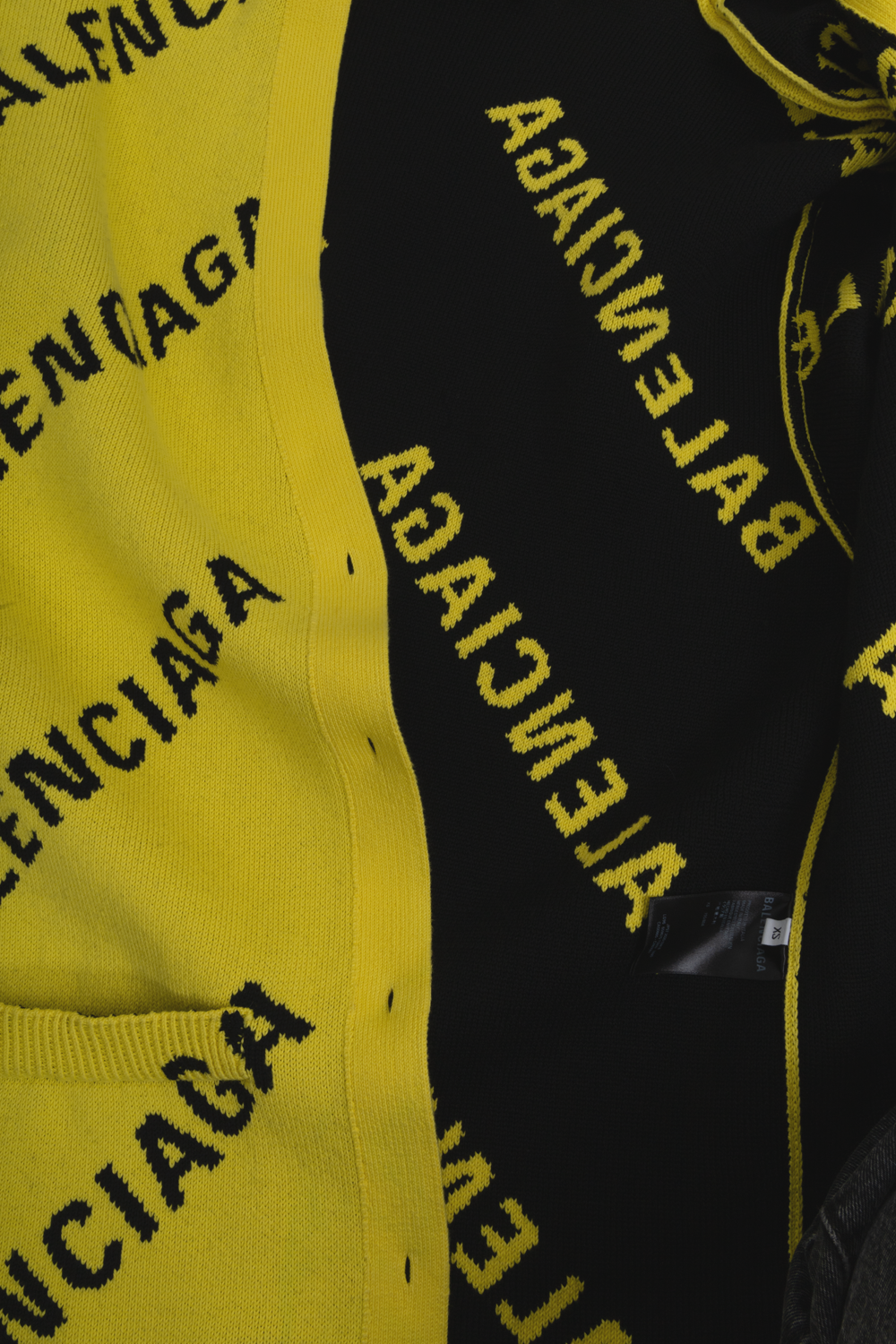 BALENCIAGA Cardigan col en V avec logo all-over Jaune