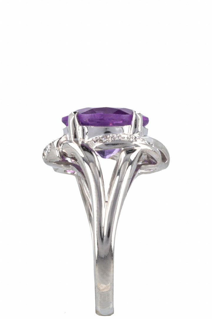 VINTAGE JEWELRY Ring Amethyst Diamonds Platinum