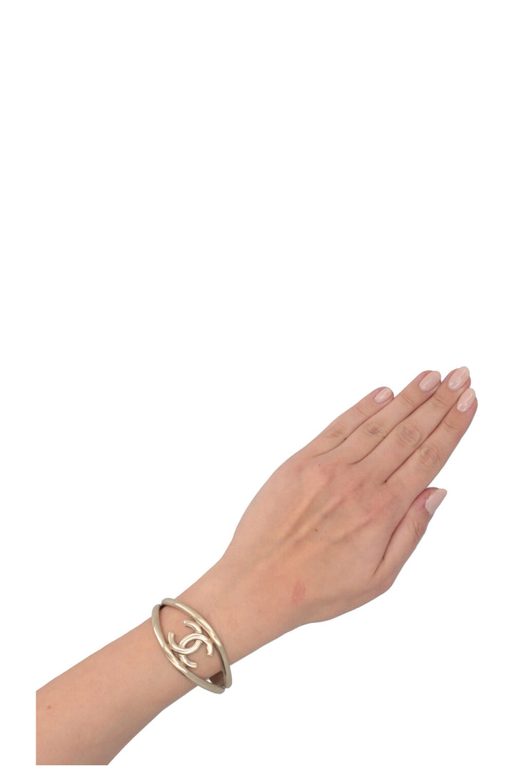 CHANEL CC Armcuff Champagnergold