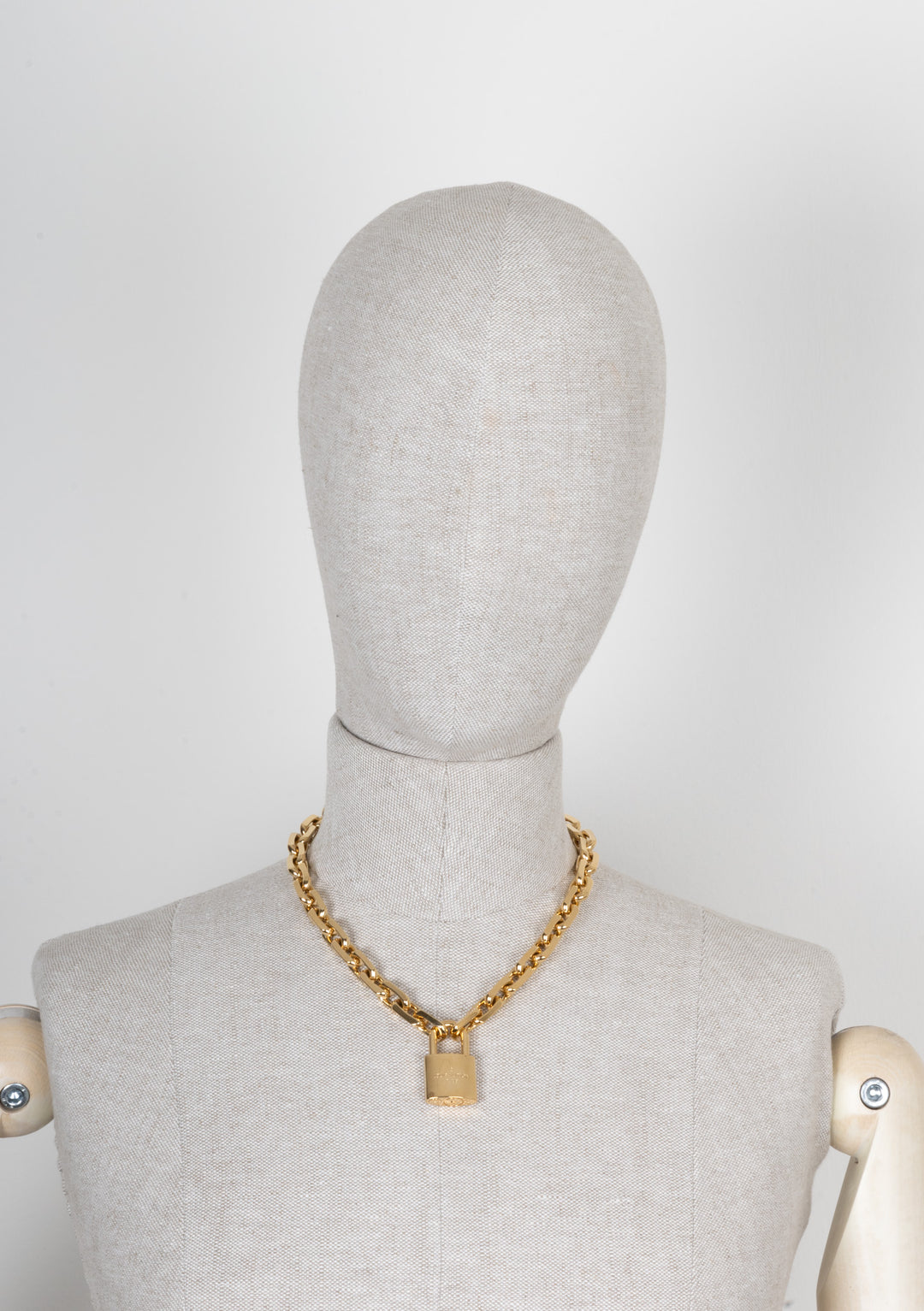 LOUIS VUITTON LV Edge Chain Necklace Gold