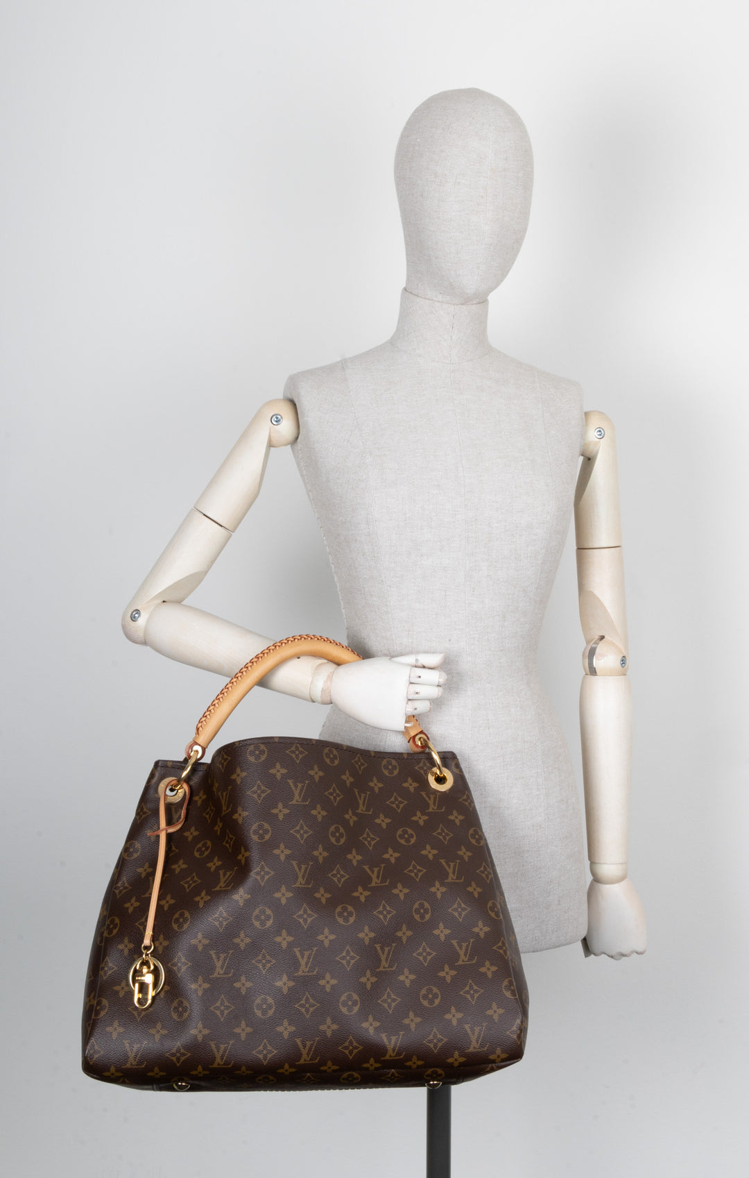 LOUIS VUITTON Artsy MM MNG Canvas