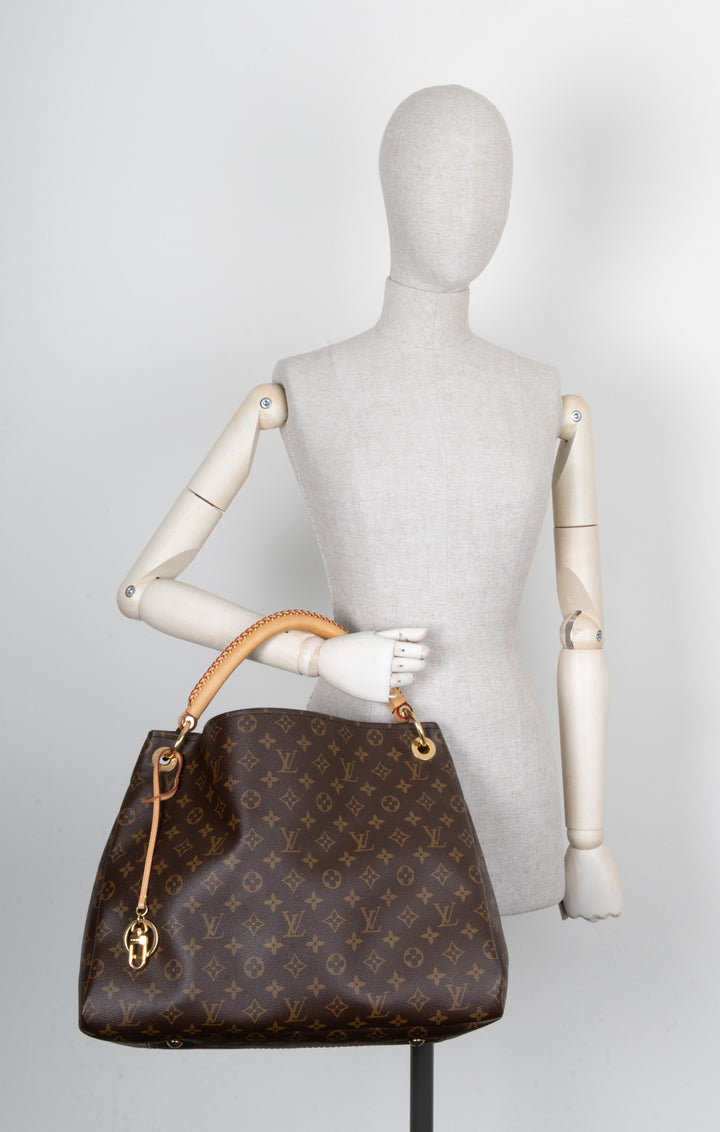 LOUIS VUITTON Toile Artsy MM MNG