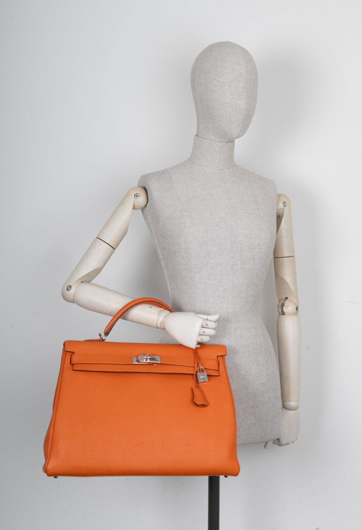 HERMÈS Kelly 40 Orange Togo