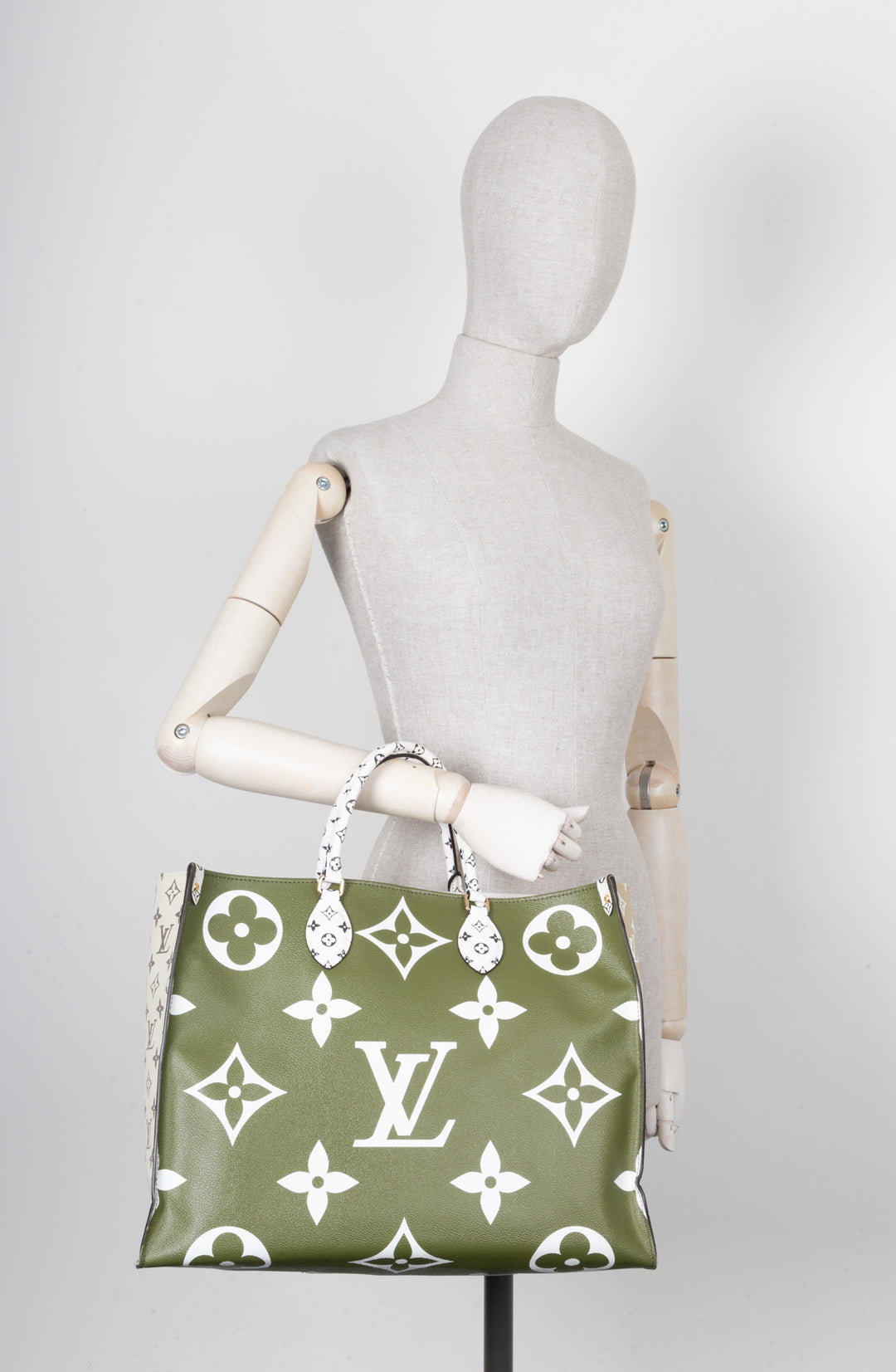 LOUIS VUITTON OnTheGo GM Tote Bag MNG White Green