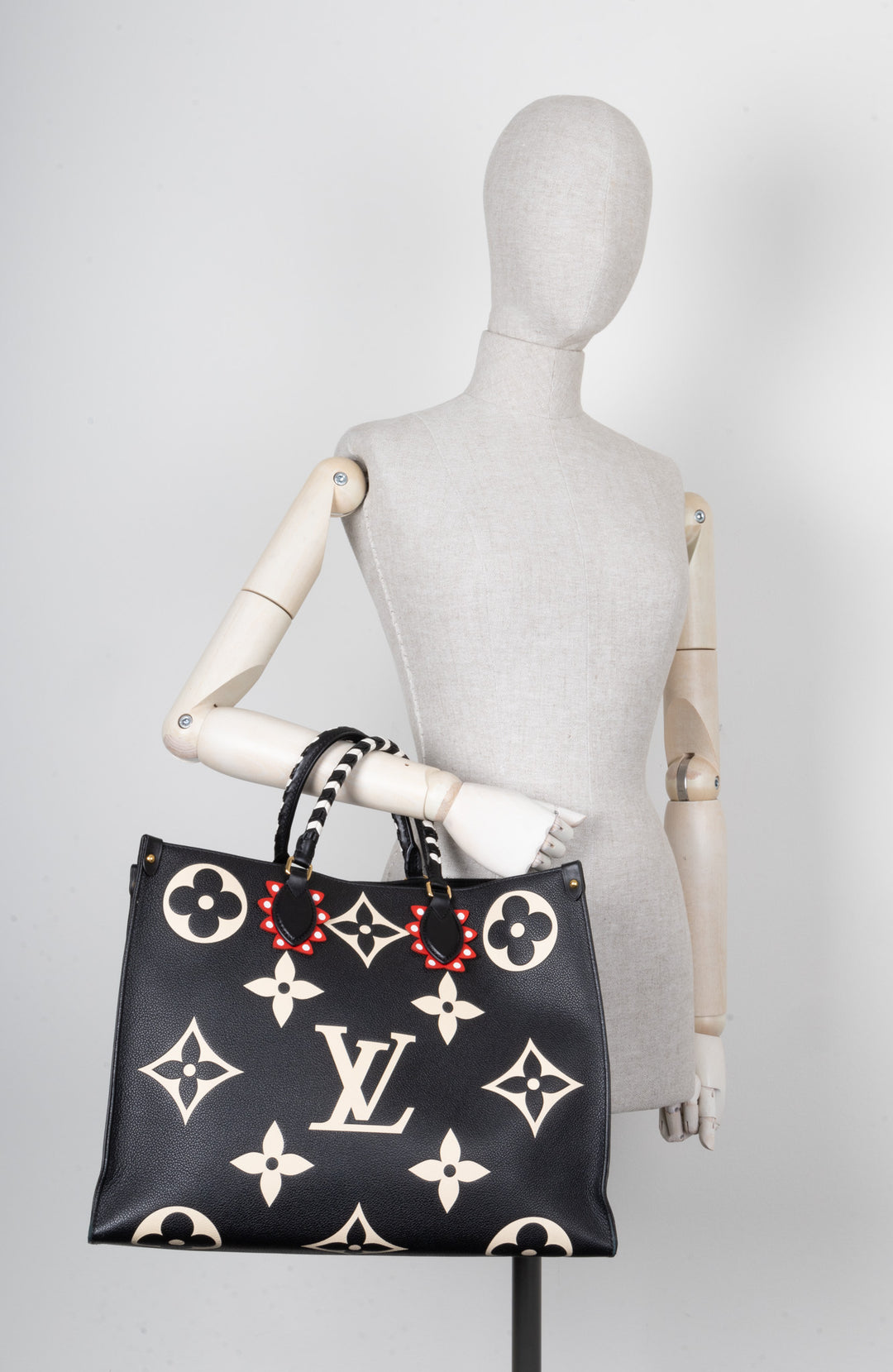 LOUIS VUITTON OnTheGo GM Tote Bag MNG Black Ivory