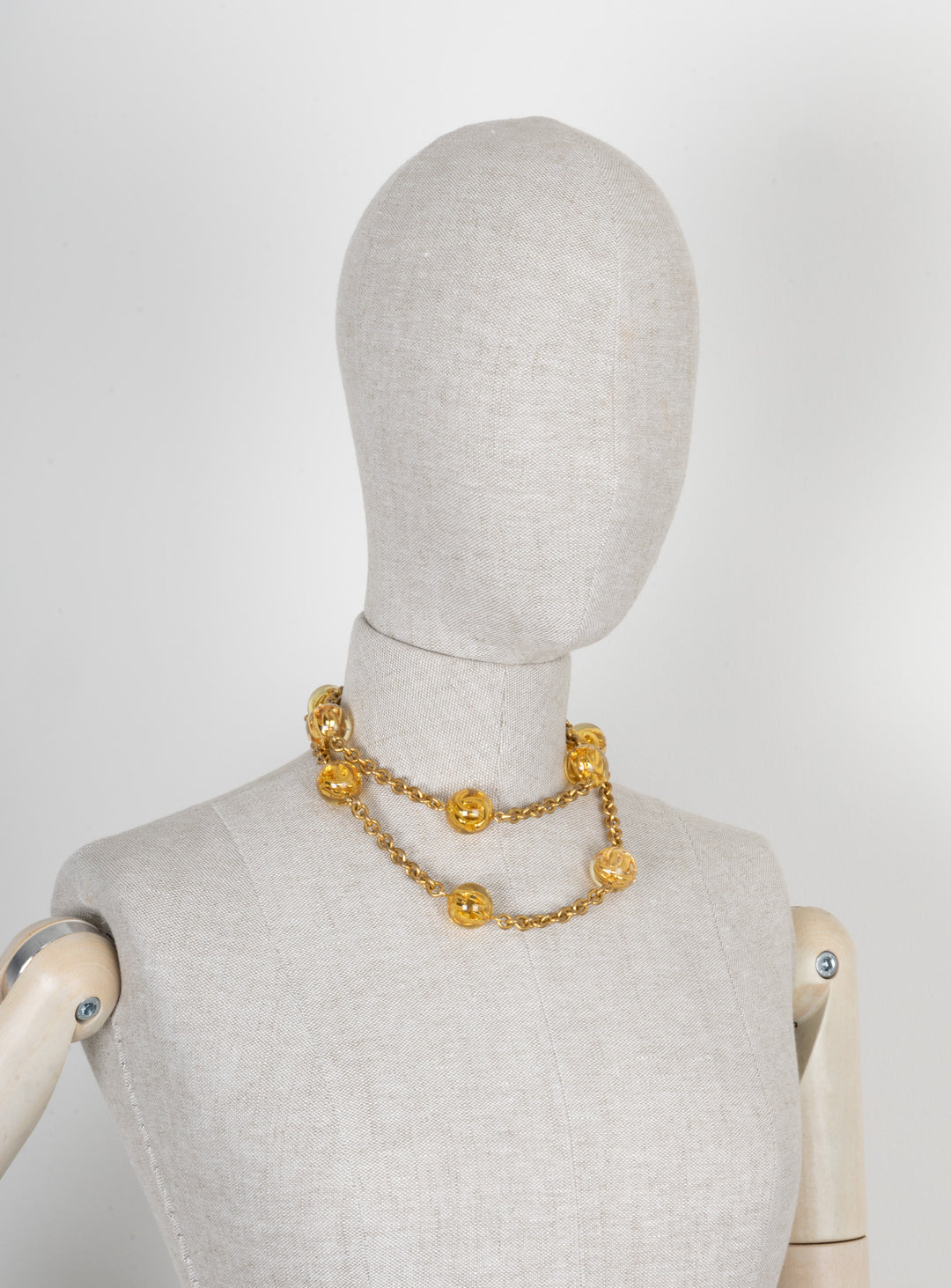 CHANEL 1990 Collier CC Boule Lucite Or