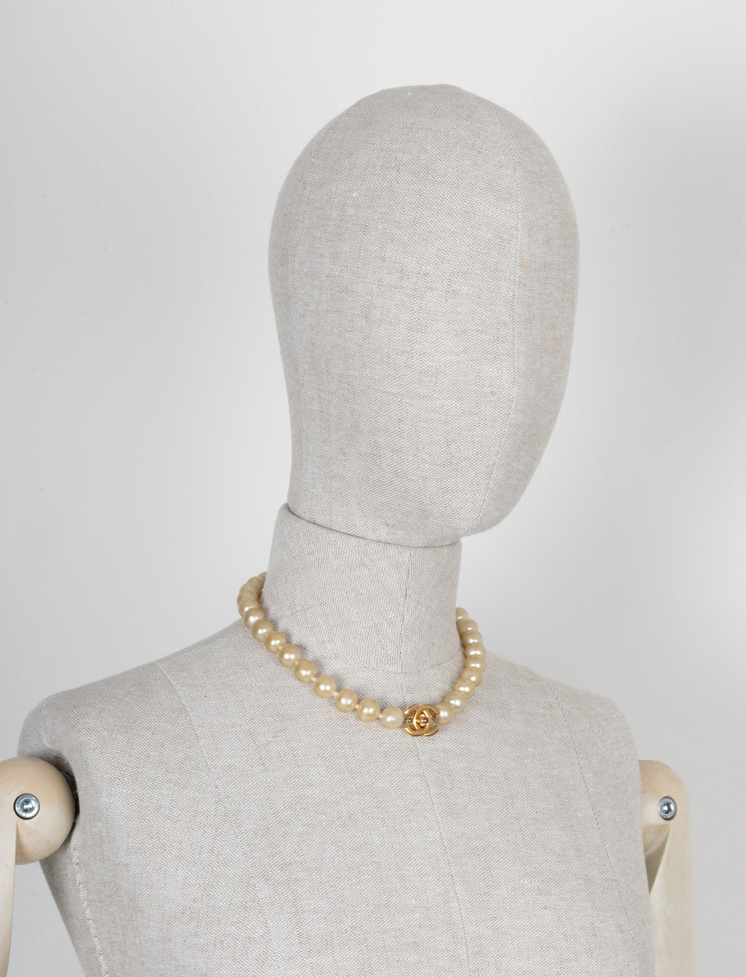 CHANEL CC Turnlock Pearl Necklace