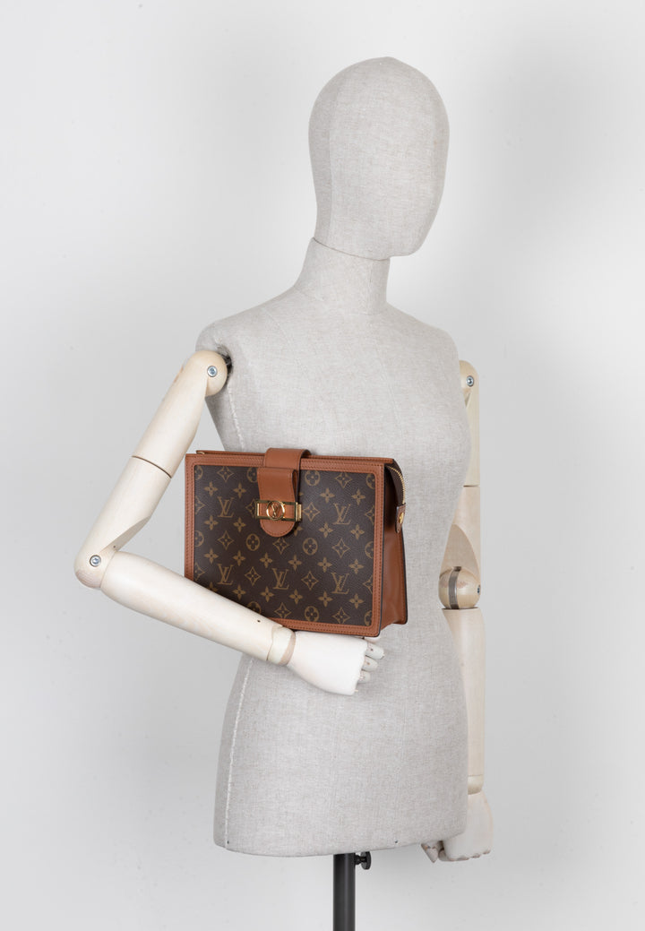 LOUIS VUITTON Reverse Dauphine Clutch MNG Canvas