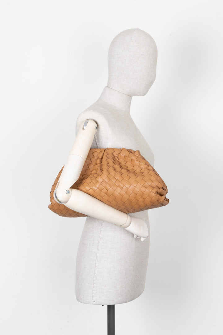 BOTTEGA VENETA The Pouch Intrecciato Camel