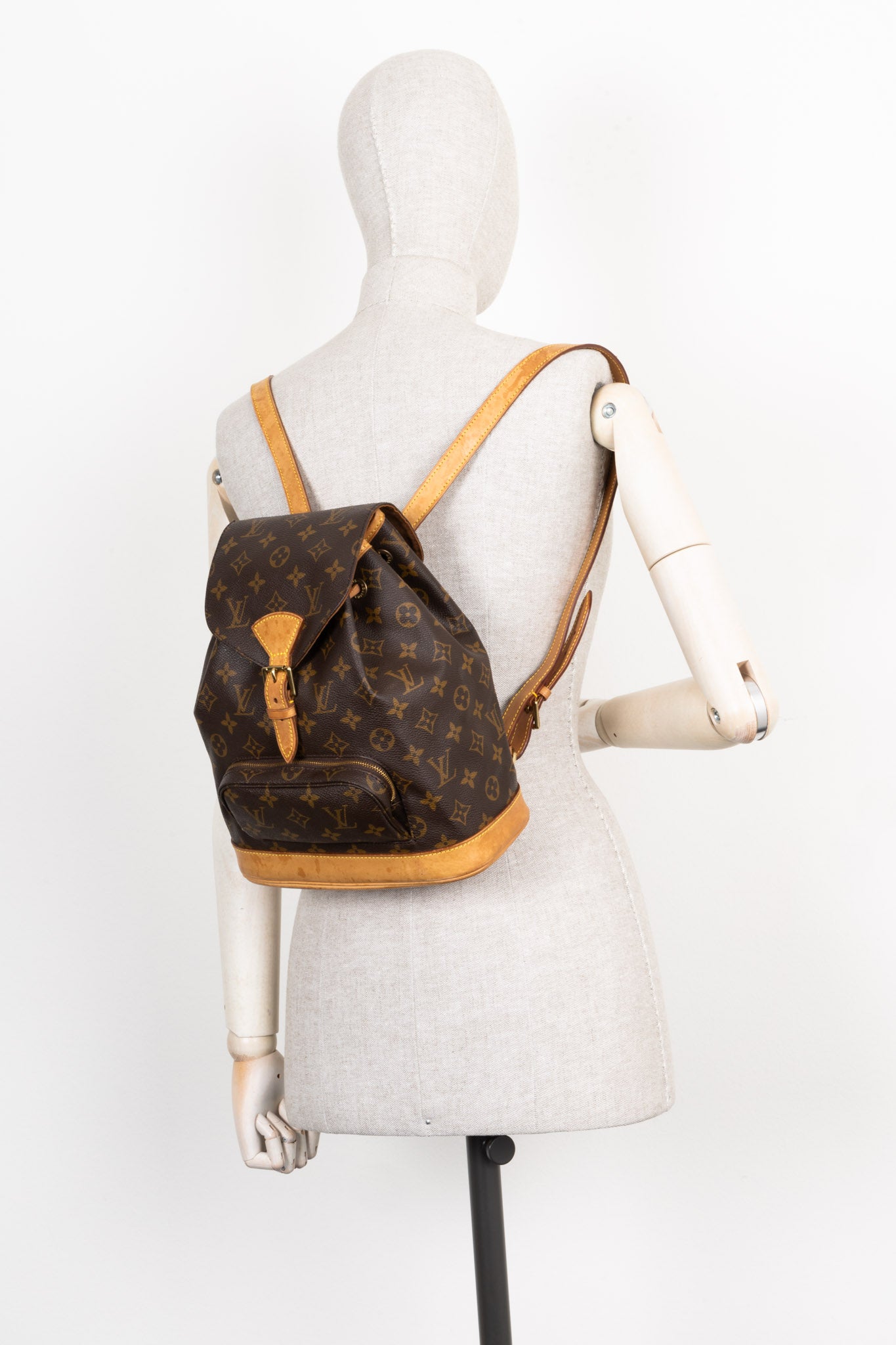 Louis vuitton backpack online montsouris mm