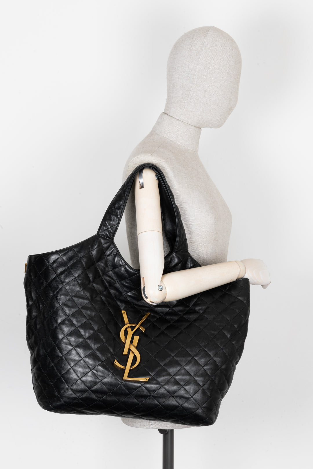 SAINT LAURENT ICARE Maxi Tote Quilted Black