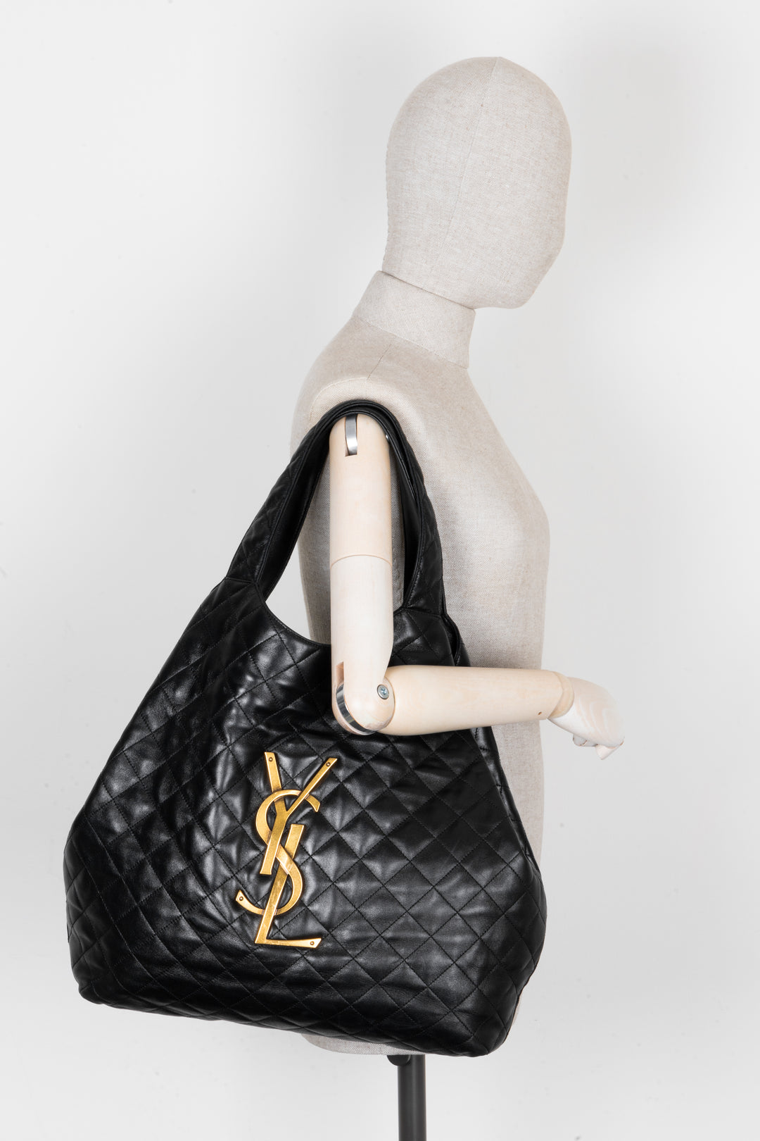 SAINT LAURENT ICARE Maxi Tote Quilted Black