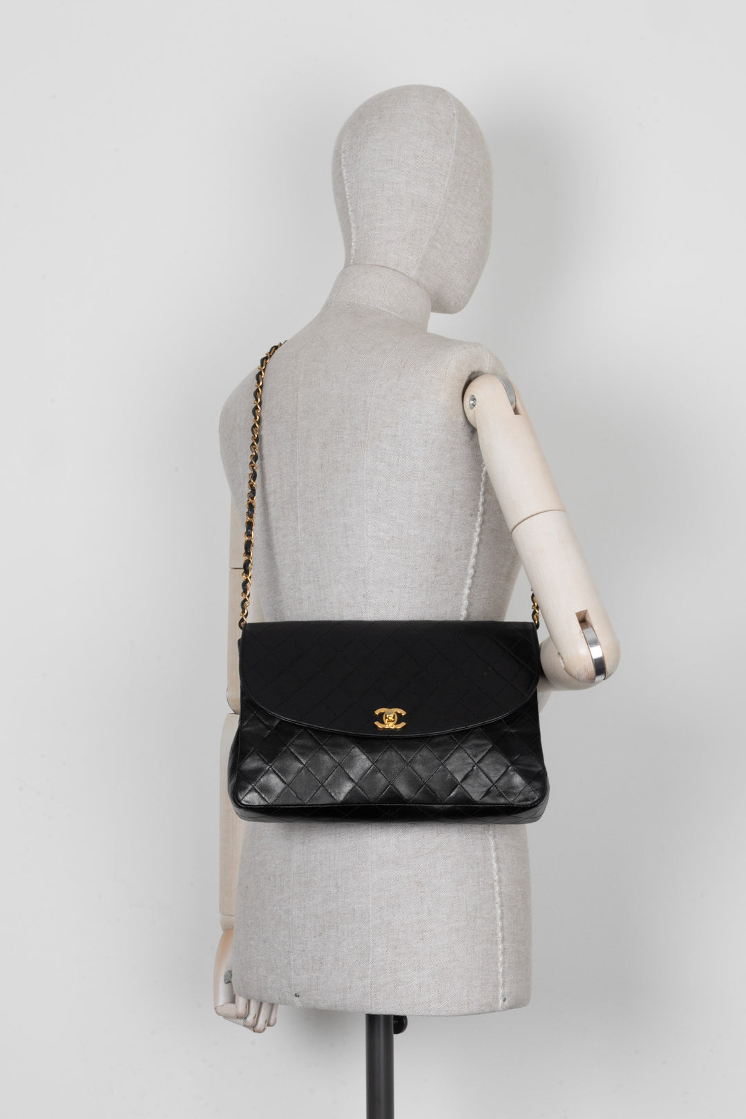 CHANEL Vintage Single Flap Bag Leather Black