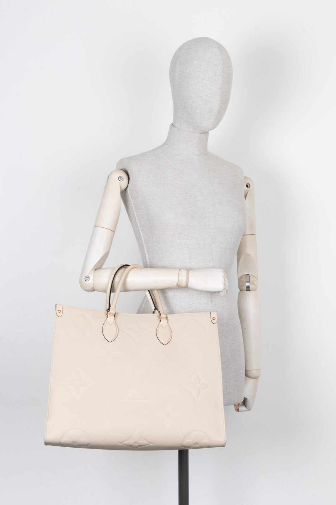 LOUIS VUITTON OnTheGo GM Tote Bag Empreinte Ivory