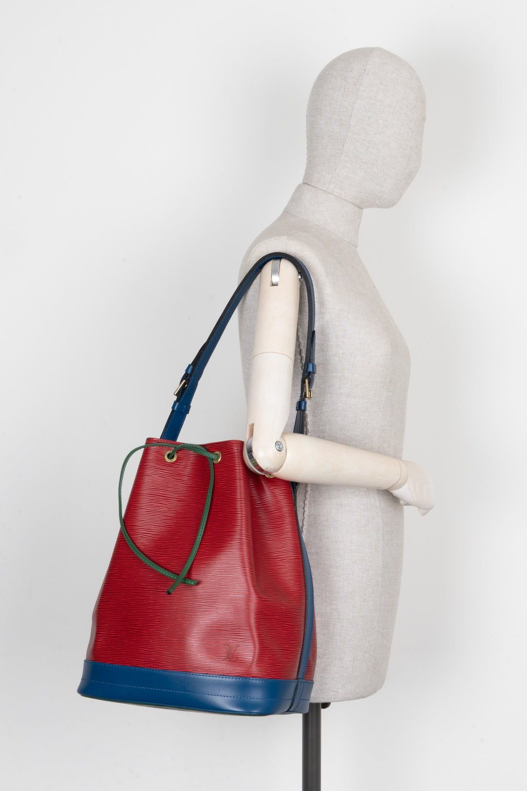 LOUIS VUITTON Grand Sac Noé Epi Tricolor Red Blue Green