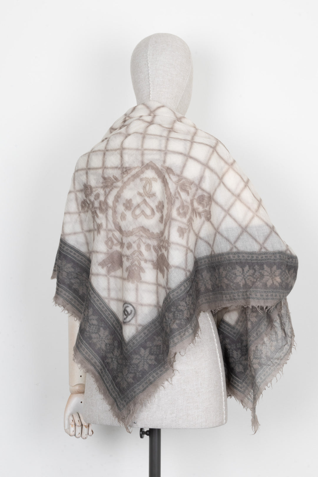 CHANEL Scarf White Cashmere