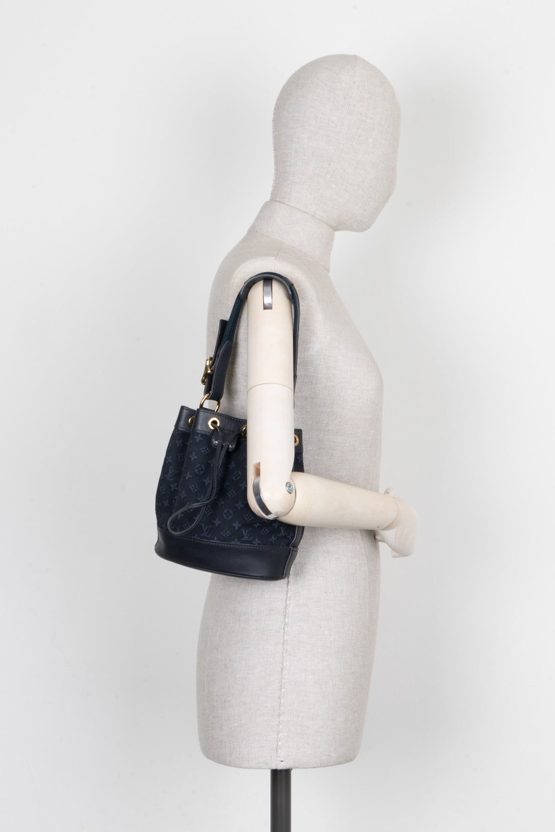 LOUIS VUITTON 2003 Noé Bucket Bag Denim Navy