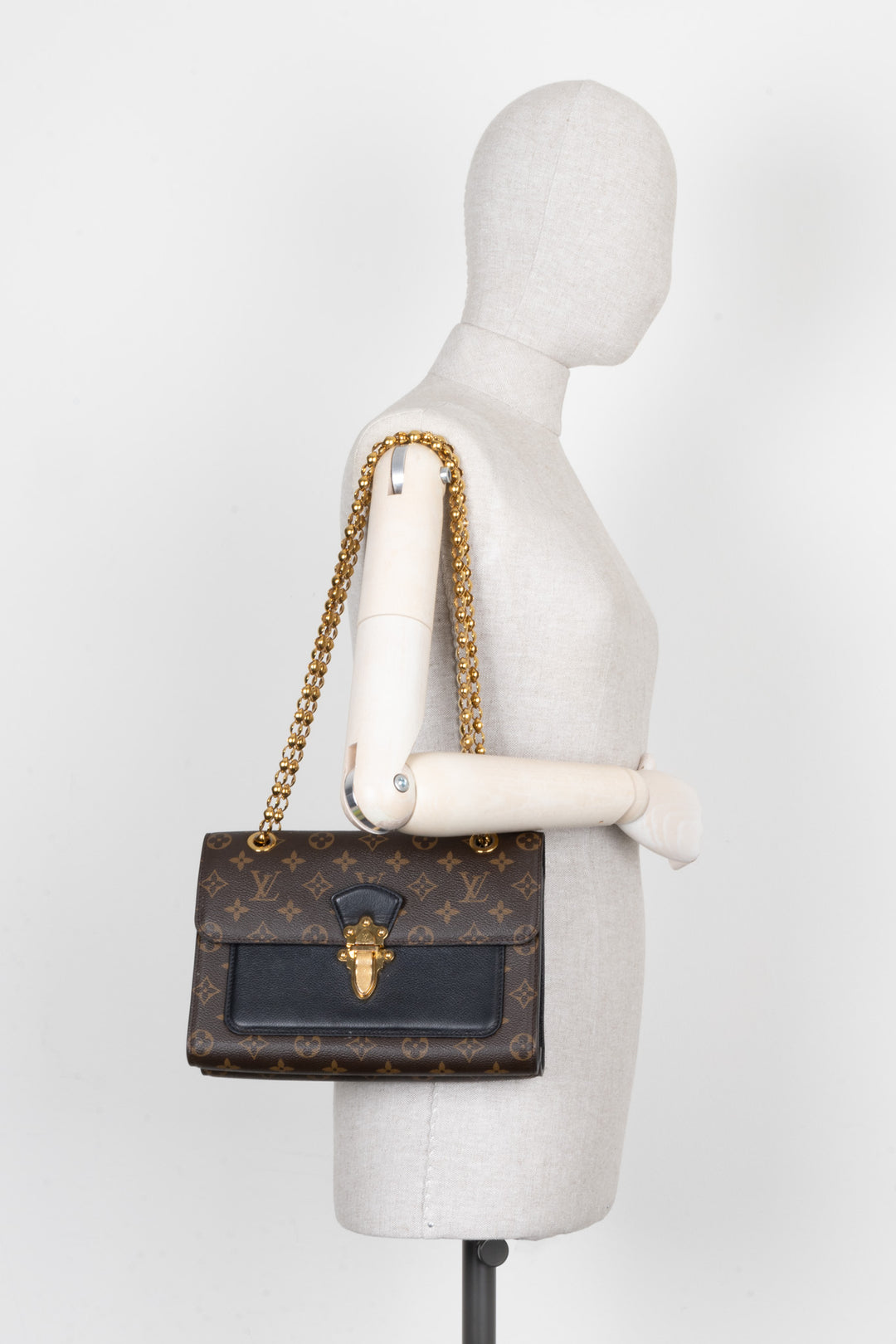 LOUIS VUITTON Victoire Bag MNG Canvas