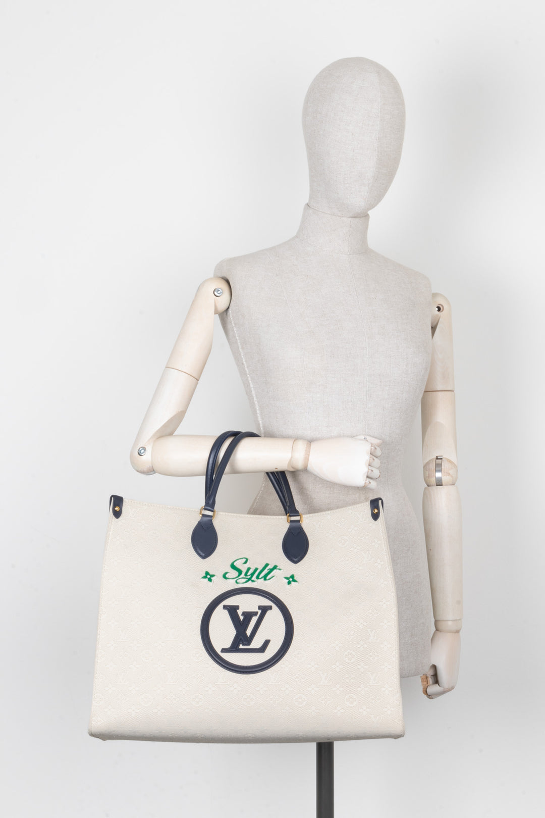 LOUIS VUITTON 2022 OnTheGo Sylt Tote Bag Canvas