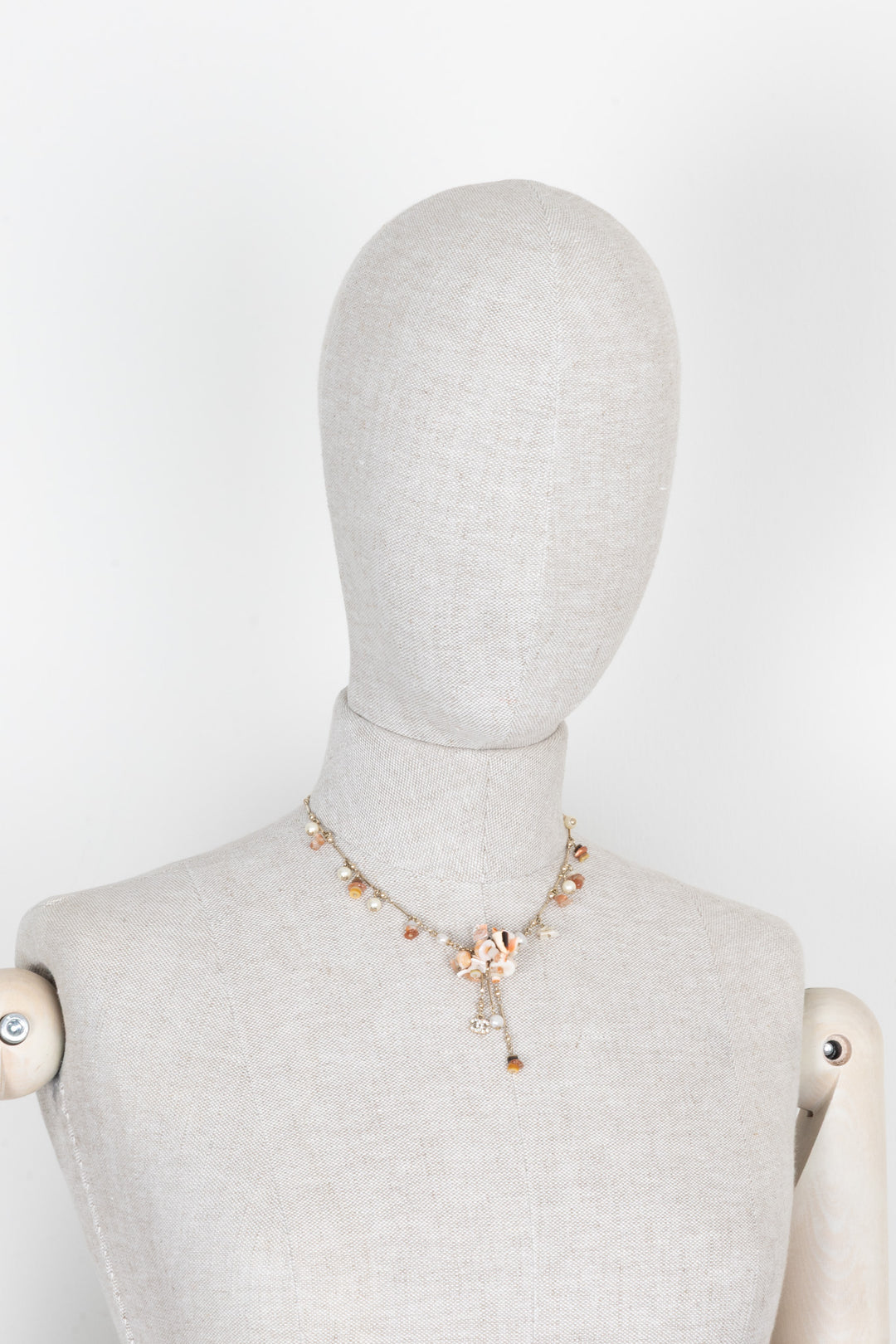 CHANEL Seashell Necklace Rose