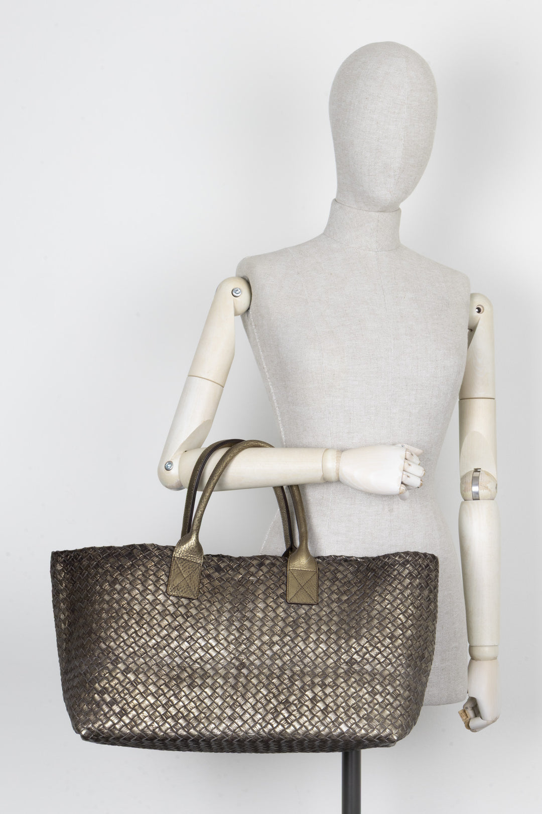 BOTTEGA VENETA Cabat Tote Bag Intrecciato Gold