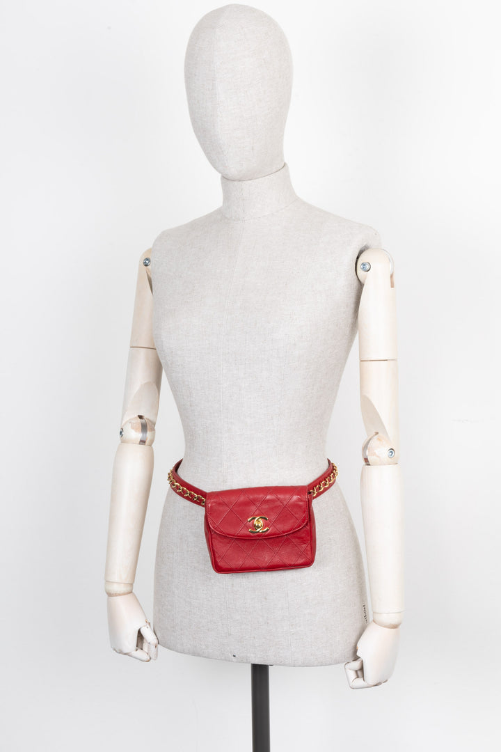 CHANEL Sac Ceinture Matelassé Rouge