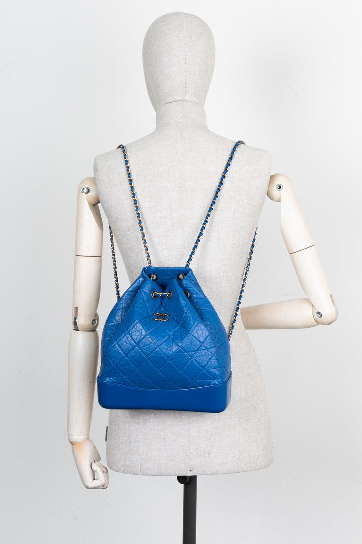 CHANEL Sac à dos matelassé Gabrielle moyen Bleu