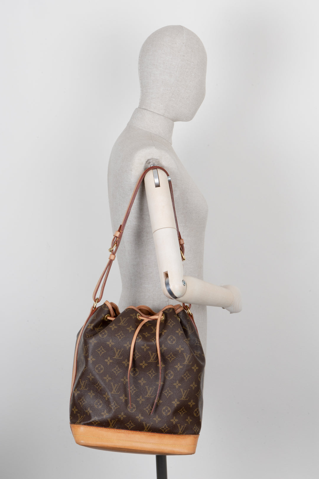 LOUIS VUITTON Grand Sac Noe MNG Toile