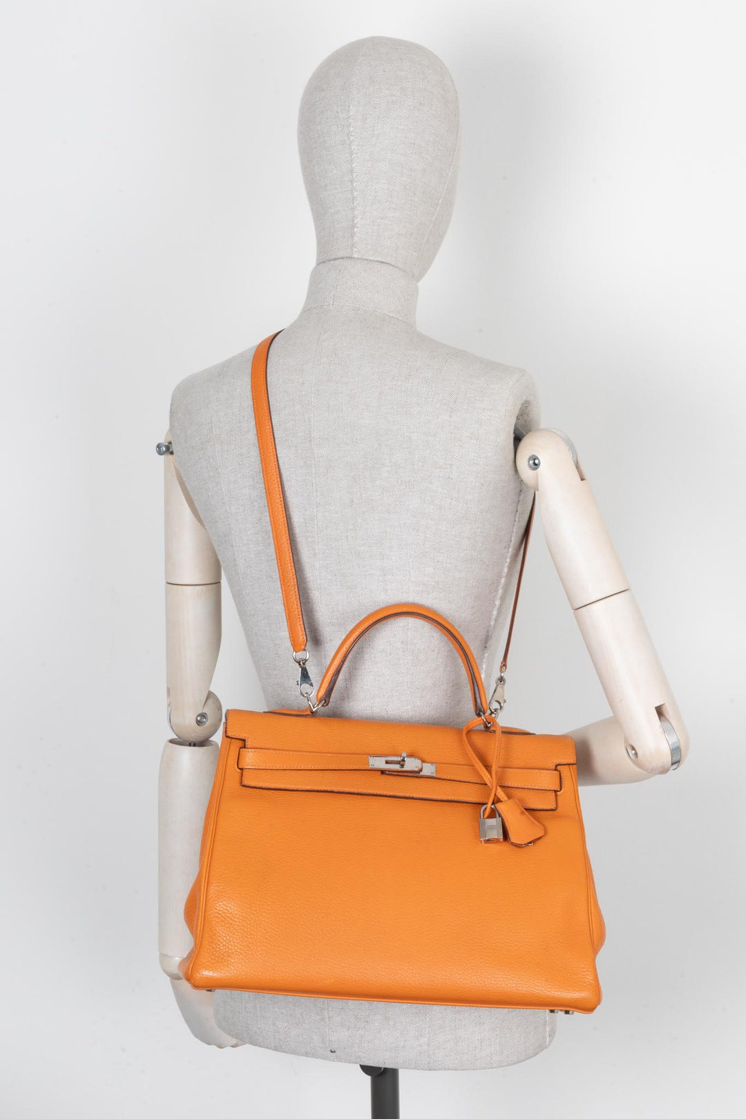 HERMÈS Kelly 35 Clémence Orange