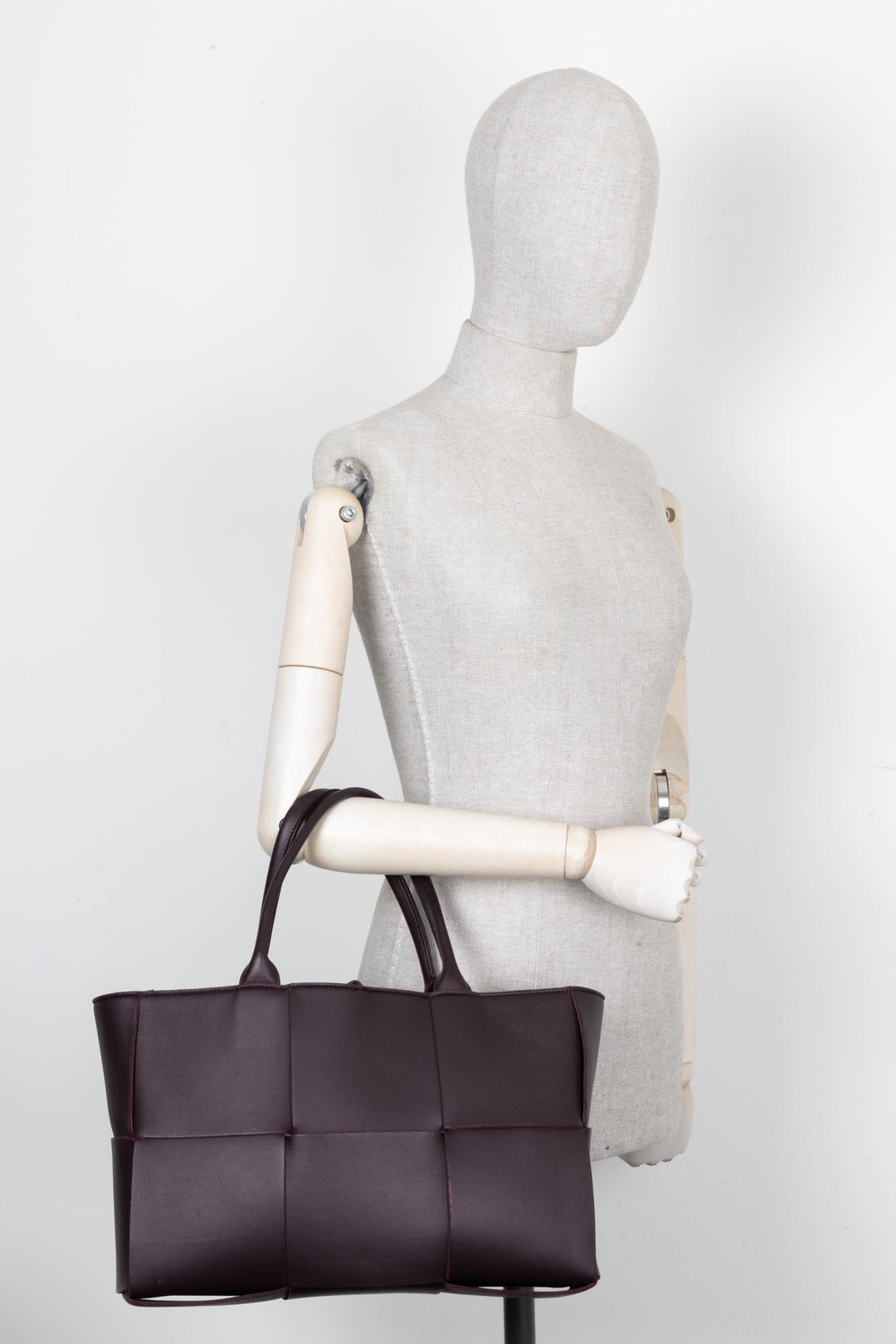 BOTTEGA VENETA Medium Arco Tote Bag Eggplant