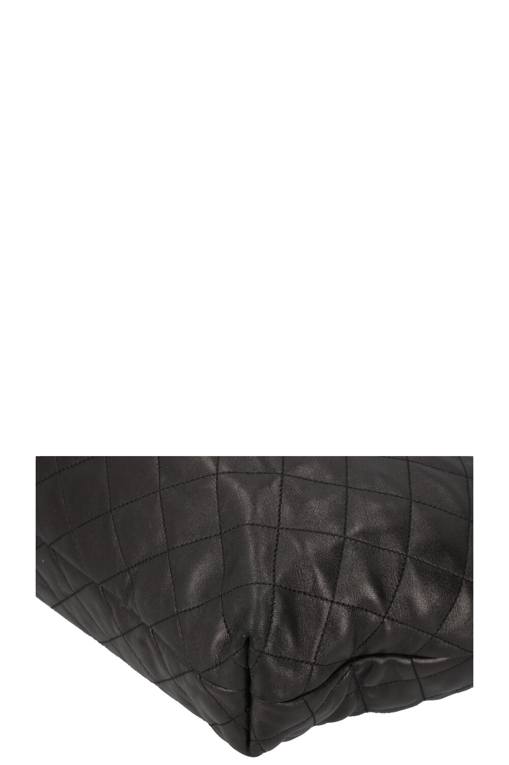 SAINT LAURENT ICARE Maxi Tote Quilted Black