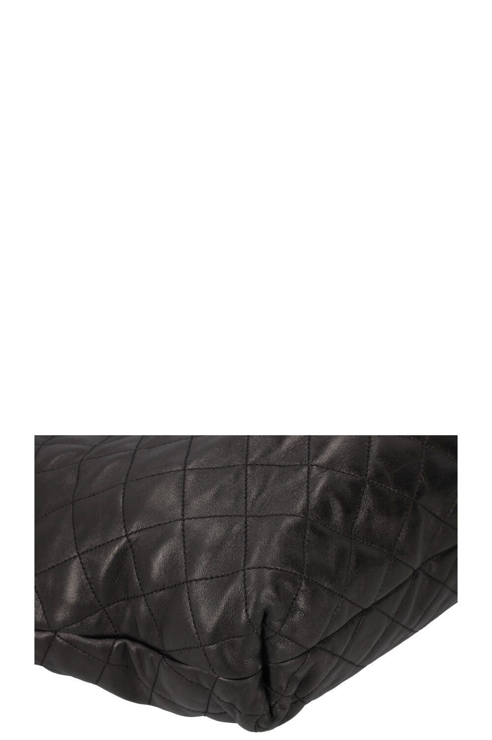 SAINT LAURENT ICARE Maxi Tote Quilted Black