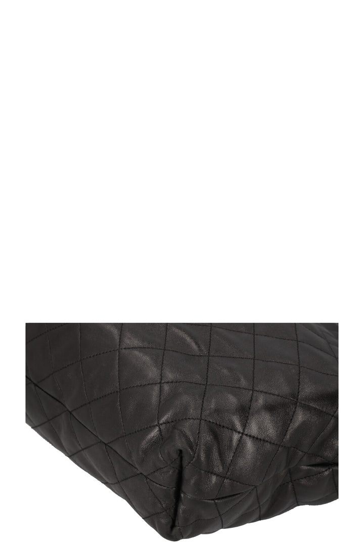 SAINT LAURENT ICARE Maxi Tote Quilted Black