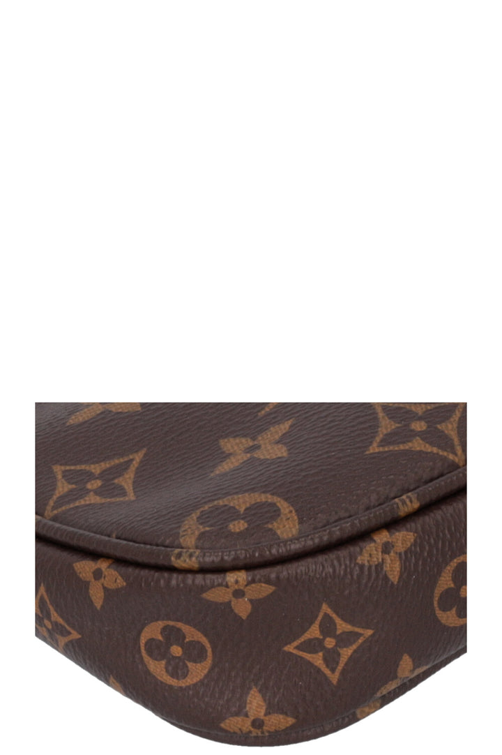 LOUIS VUITTON Mini Pochette Accessoires