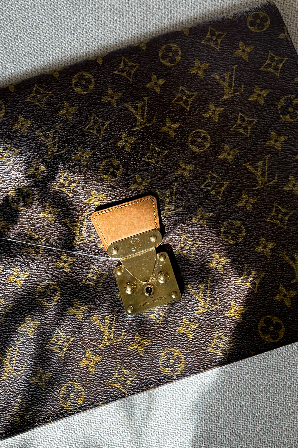 LOUIS VUITTON Porte Documents Senateur MNG Canvas