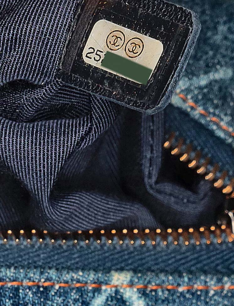 CHANEL Gabrielle Medium Denim Bleu