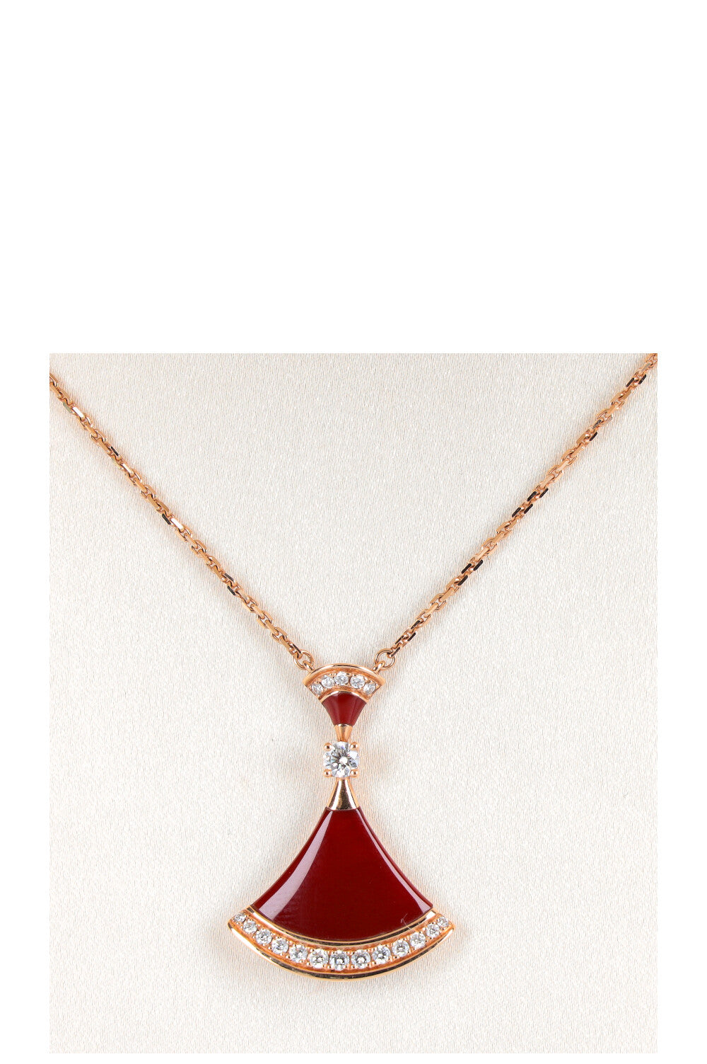 Bulgari Divas' Dream Necklace Rose Gold With Mother-Of-Pearl Pendant & 1  Diamond | eBay