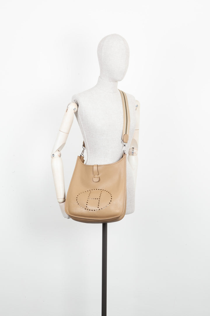 HERMÈS Evelyne II Bag Clemence Leather Beige